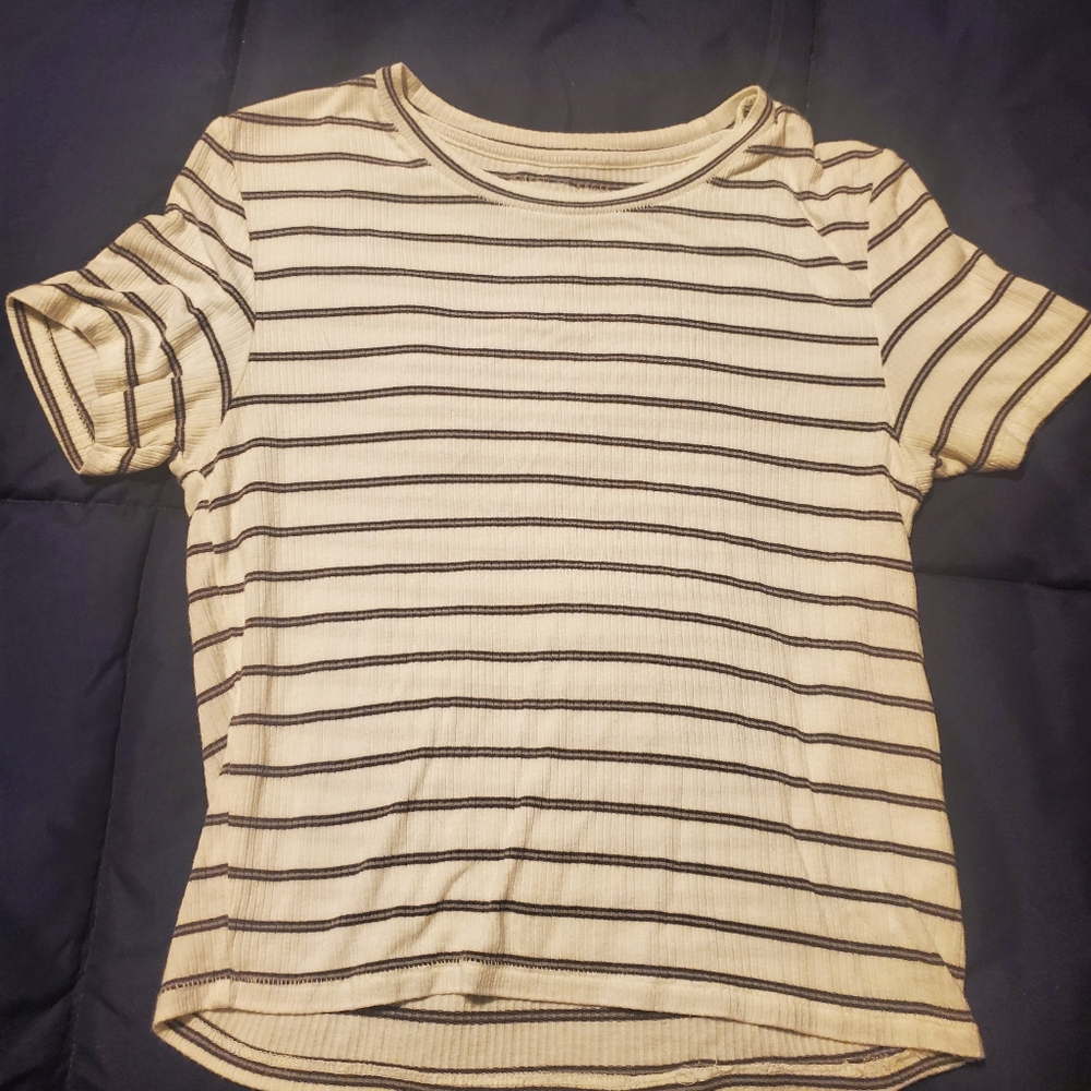 American Eagle small tshirt